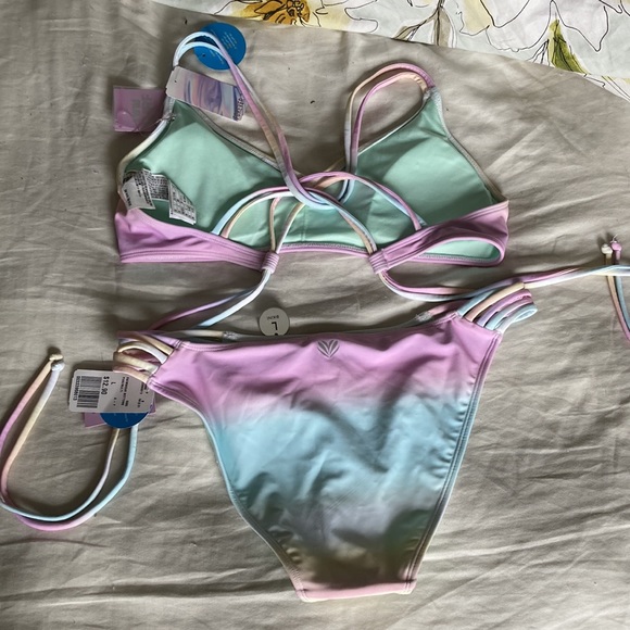 ADORABLE RAINBOW FOREVER 21 SWIM SET - Picture 2 of 2